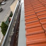 Reinigung von Dachziegeln für ein sauberes Dach Säuberung verstopfter Regenrinnen