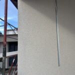 Reparatur kleiner Fassadenschäden durch Regen und Witterung Kleine Fassadenreparatur nach Feuchtigkeitsschäden